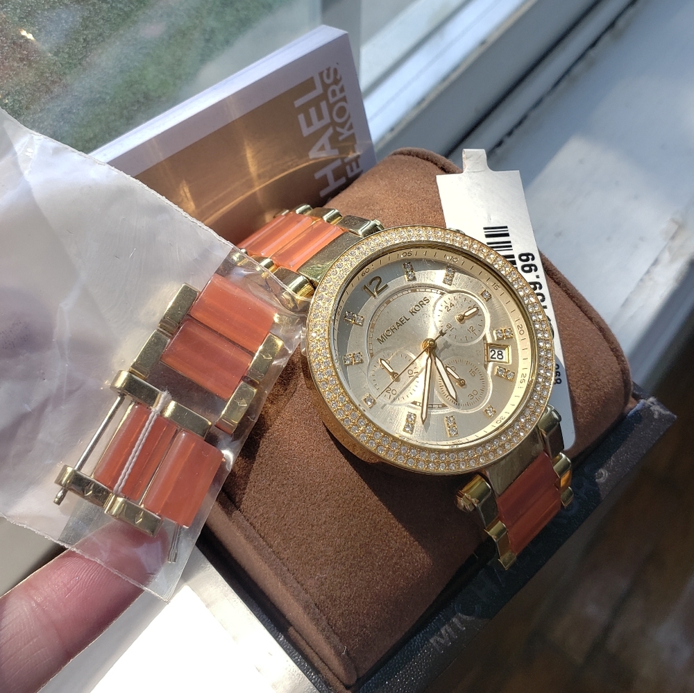 Watch - Picture 2 of 3